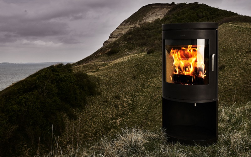 Morso 8643 Wood-Burning Stove - Freestanding Lifestyle Image in Danish Countryside