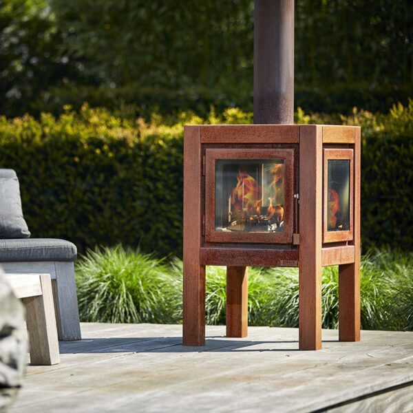 RB73 Quaruba L Outdoor Stove with Legs Lifestyle Image