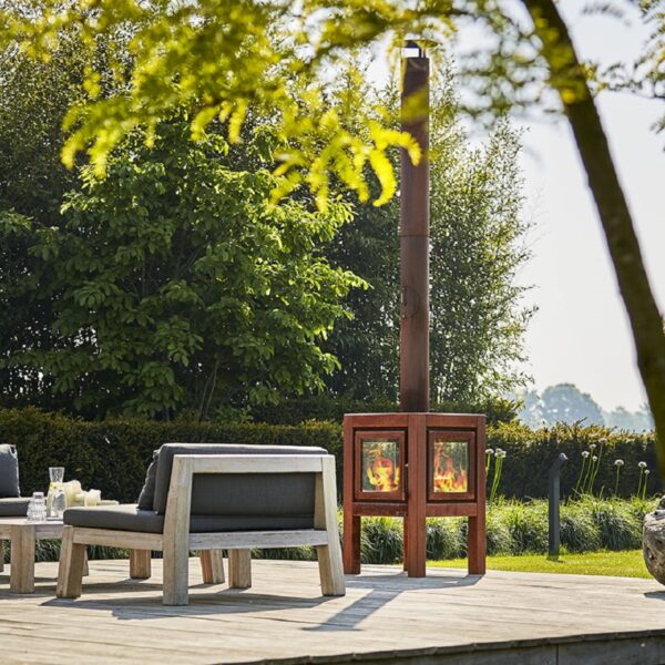 RB73 Quaruba L Outdoor Stove with Legs Wide Angle Lifestyle Image