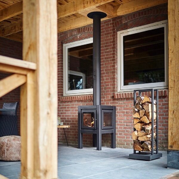 RB73 Quaruba L Outdoor Stove - Black Unrusted Wide Angle Lifestyle Image