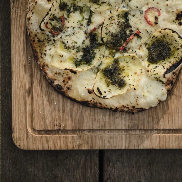 Morsø Forno Spin - Home baked pizza with pesto and chilli.