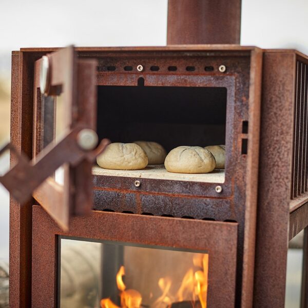 RB73 Quercus Outdoor Stove - Lifestyle Image Bread Oven Detail