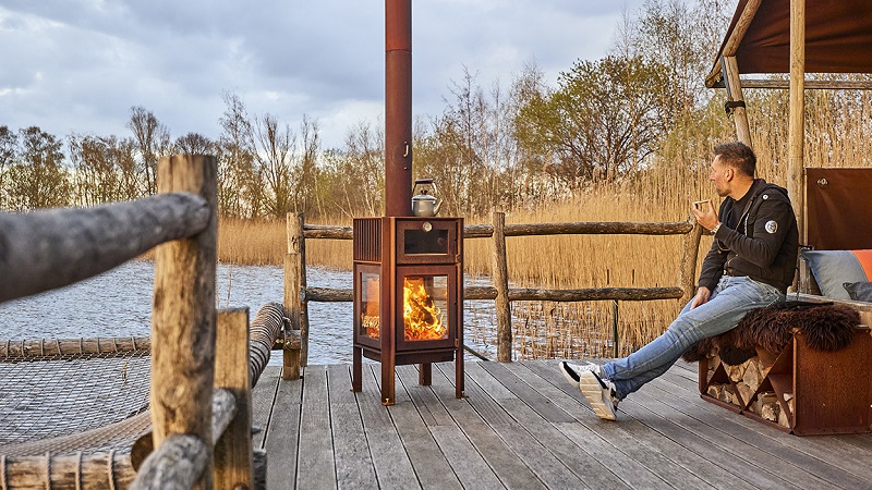RB73 Quercus Outdoor Stove with Top Oven - Landscape Lifestyle Image