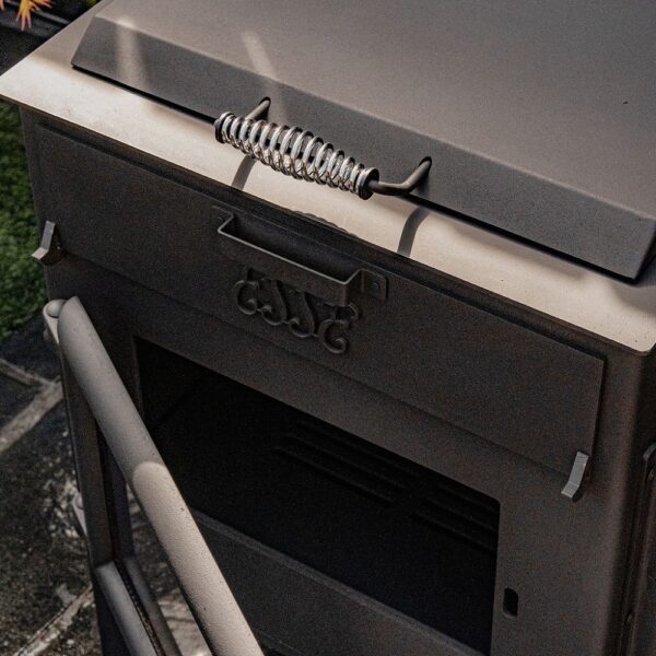 Esse Garden Stove with Pizza Oven - Top Detail Image - Wood-Burning Outdoor Stove with Built-In Pizza Oven