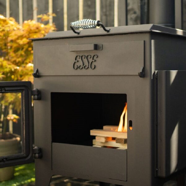 Esse Garden Stove with Pizza Oven - Fire Lighting Image - Wood-Burning Outdoor Stove with Built-In Pizza Oven