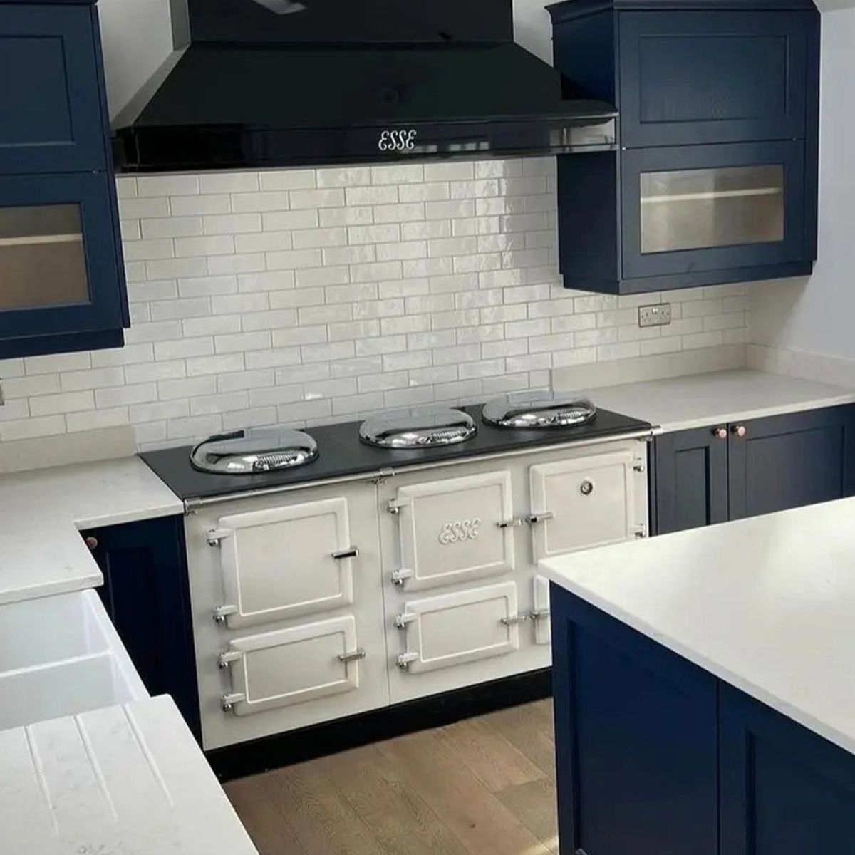 Esse 1600 x 1200 x 1200 lifestyle Esse 1600 T in dark grey kitchen