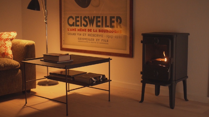 Morso Bio 1010 bioethanol stove with 250mm legs and ribbed sides. Video still.